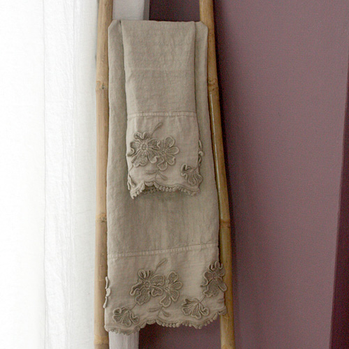 Petali Handtuch aus Leinen in natural