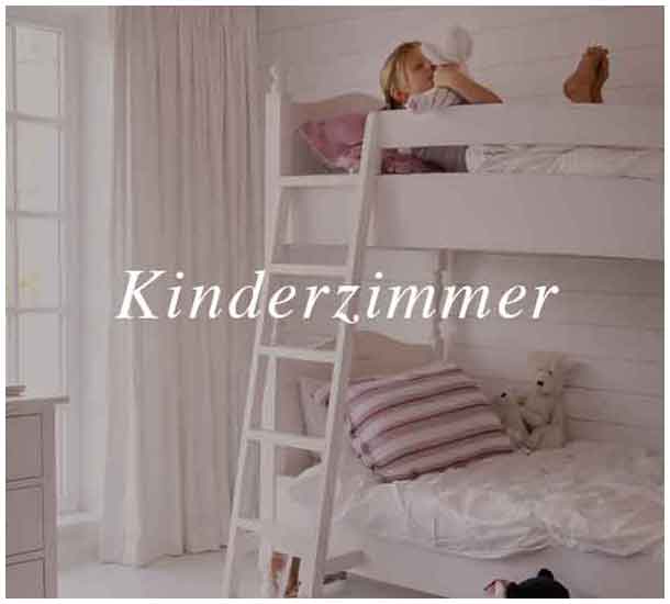 Kinderzimmer im Landhausstil mit weißem Hochbett und ruhiger Atmosphäre — Charme de Provence Berlin