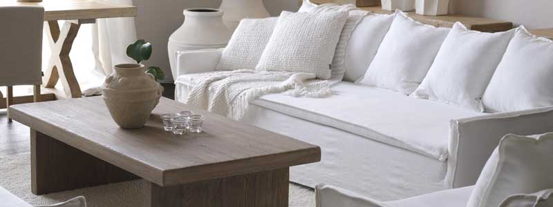 Couchtisch aus dunklem Eichenholz der Marke Flamant