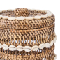 Preview: Detail: Deckel mit Griffknauf und Muschelrand des Rattankorbs