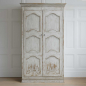 Preview: Kleiderschrank aus antikem Zedernholz mit Patina Finish