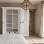 Preview: Shutterschrank Madeleine – Handgefertigt aus massiver Pinie