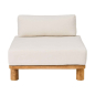 Preview: Tine K Teak Modul Sofa Frontansicht — cremefarbenes Sitz- und Rückenkissen, massives recyceltes Teakgestell, runde Beine