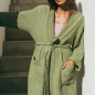 Preview: Waffelbademantel mit Kapuze aus Leinen – Farbe Salbei