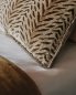 Preview: Delano Cut Ruche von Colefax and Fowler im Raum