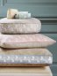 Preview: Feather Braid von Colefax and Fowler im Raum