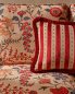 Preview: Punto von Manuel Canovas im Raum