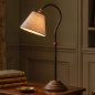 Preview: Tischleuchte Garda auf einem Schreibtisch neben alten Büchern