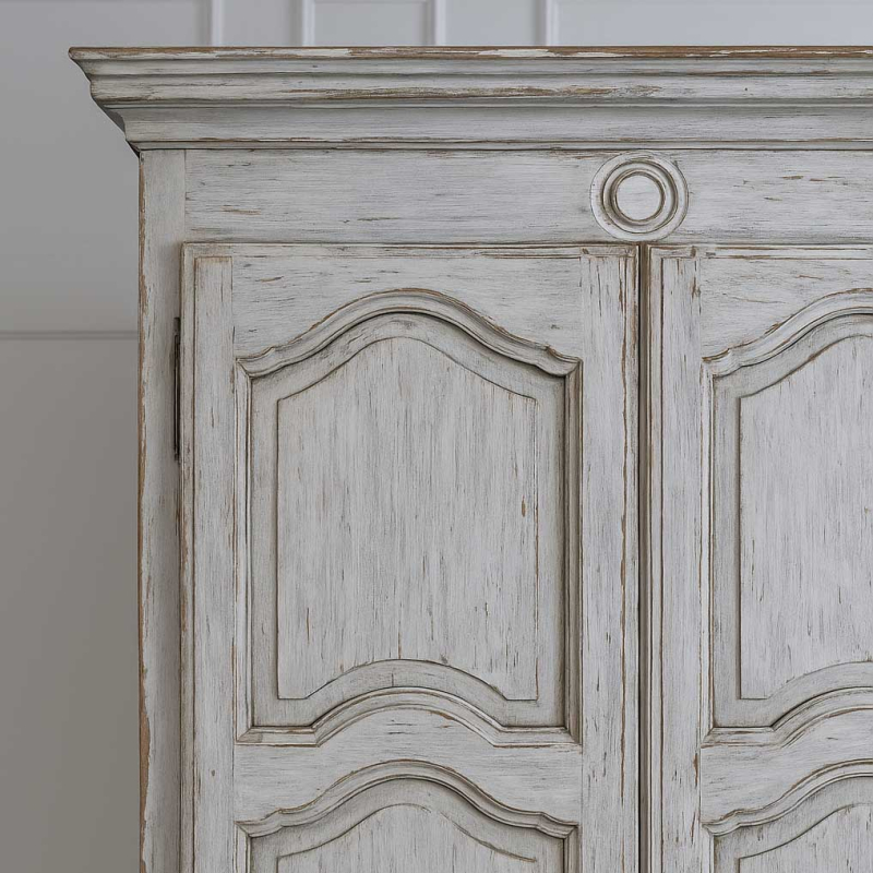 Kleiderschrank aus antikem Zedernholz mit Patina Finish