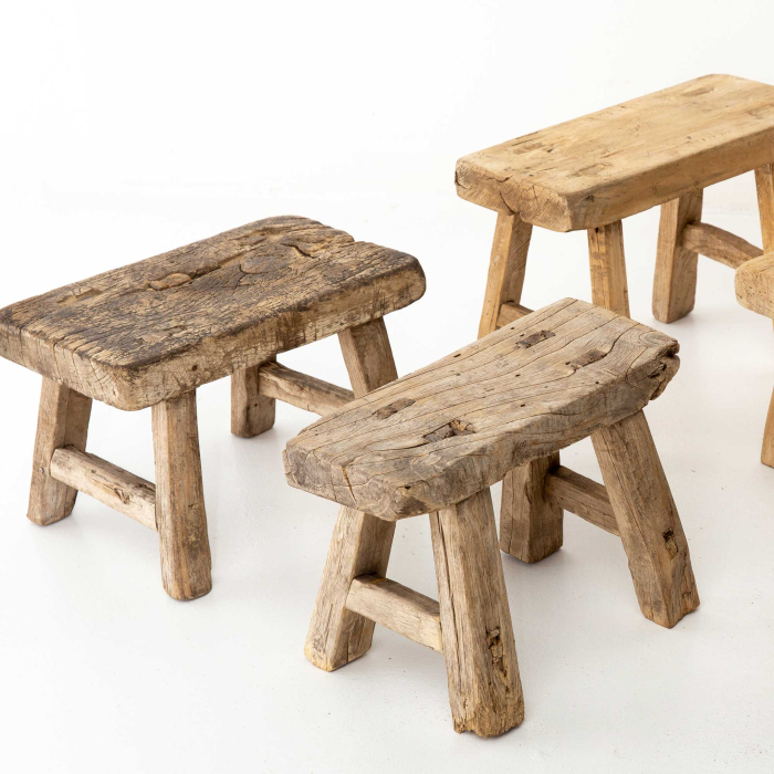 Kleine Bank aus altem Holz