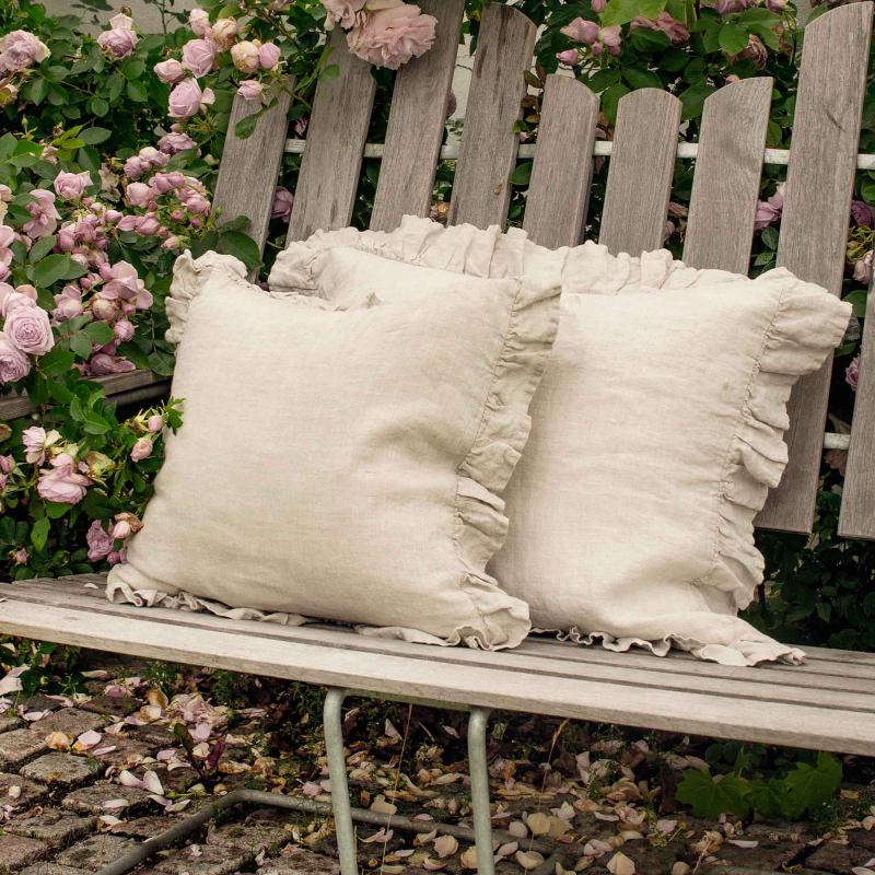 Volin Kissenhülle mit Volant aus naturfarbenen Leinen