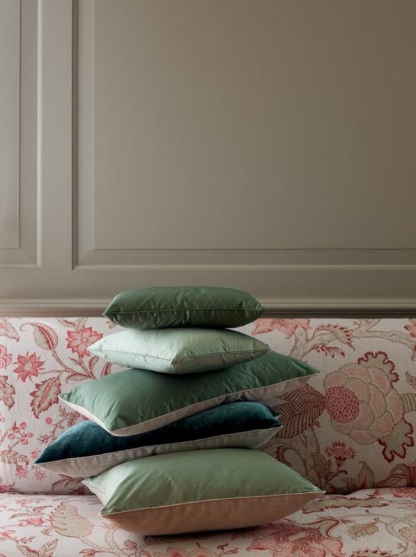 Ajmer Tree von Colefax and Fowler im Raum