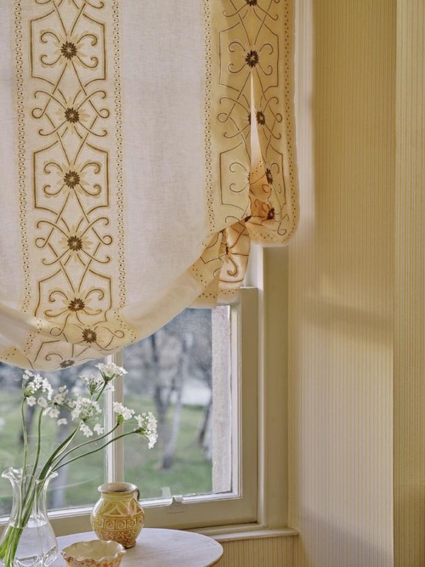 Amble Stripe von Colefax and Fowler im Raum