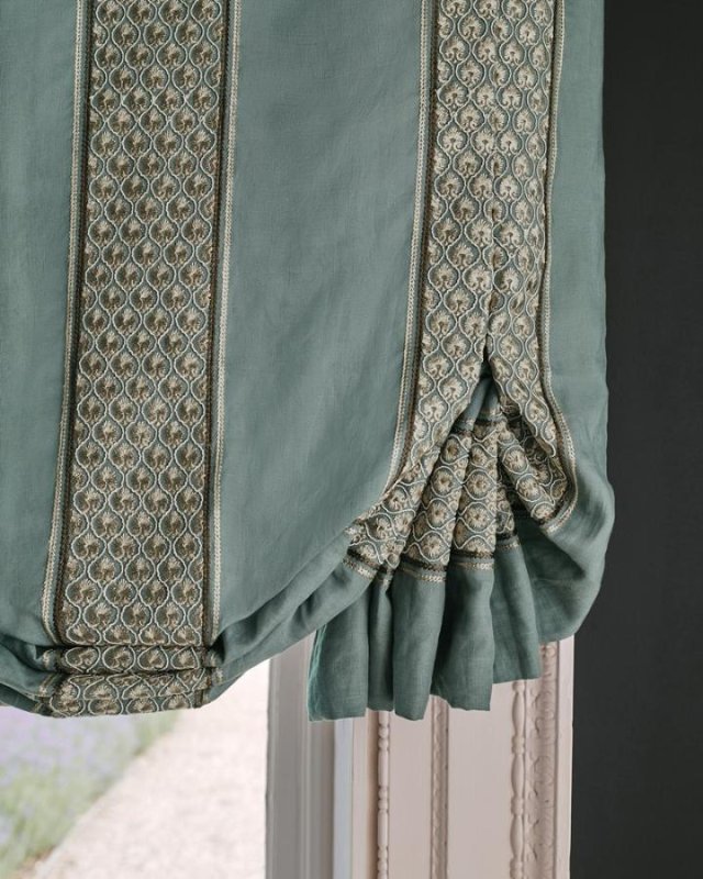 Andorra Stripe von Colefax and Fowler im Raum