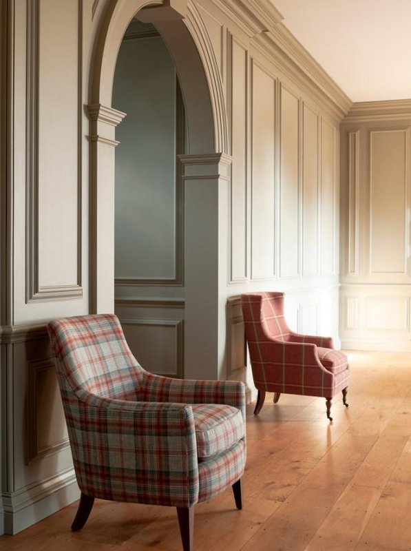 Fen Plaid von Colefax and Fowler im Raum