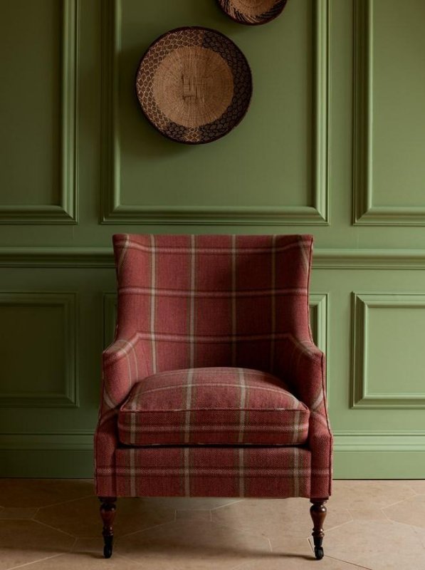 Fen Plaid von Colefax and Fowler im Raum