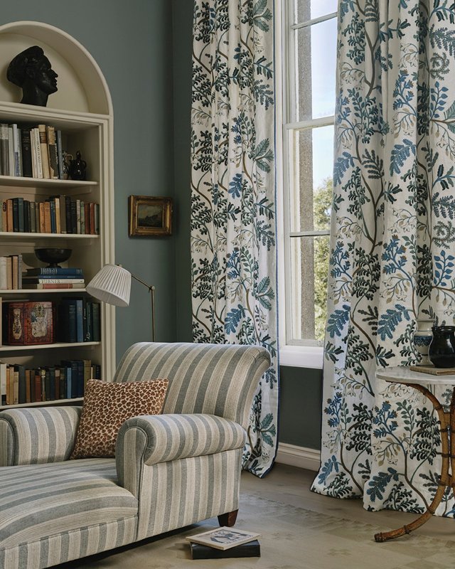 Olney Stripe von Colefax and Fowler im Raum