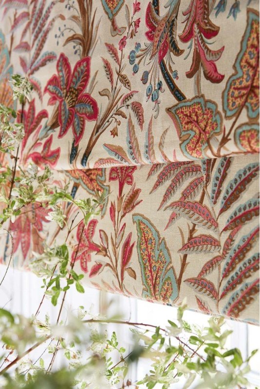 Paisley Leaf von Colefax and Fowler im Raum