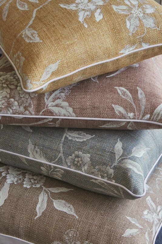 Swedish Tree von Colefax and Fowler im Raum