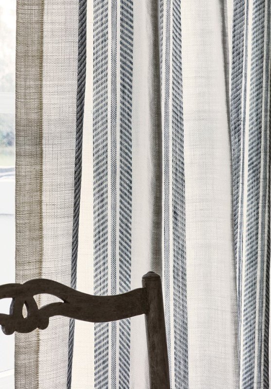 Tansy Stripe von Colefax and Fowler im Raum