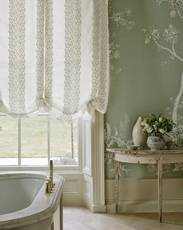 Wren Stripe von Colefax and Fowler im Raum