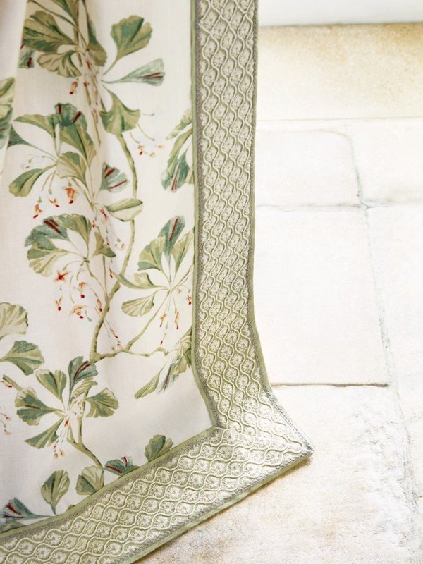 Andorra Braid von Colefax and Fowler im Raum