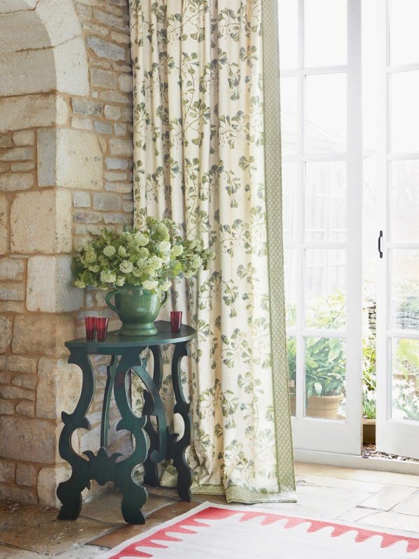 Andorra Braid von Colefax and Fowler im Raum