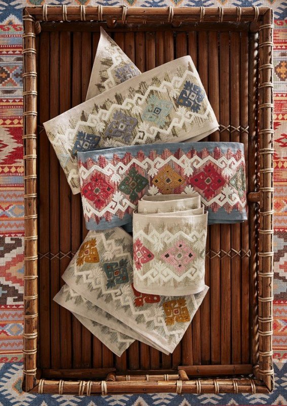 Corin Braid von Colefax and Fowler im Raum