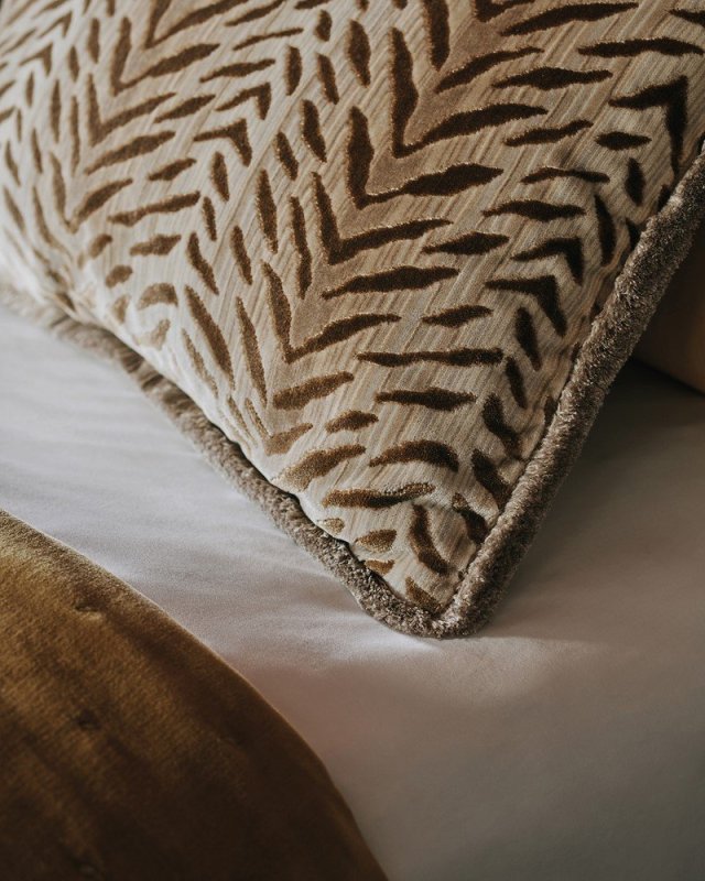 Delano Cut Ruche von Colefax and Fowler im Raum