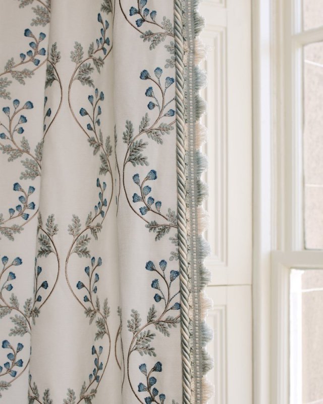 Delano Fan Edge von Colefax and Fowler im Raum