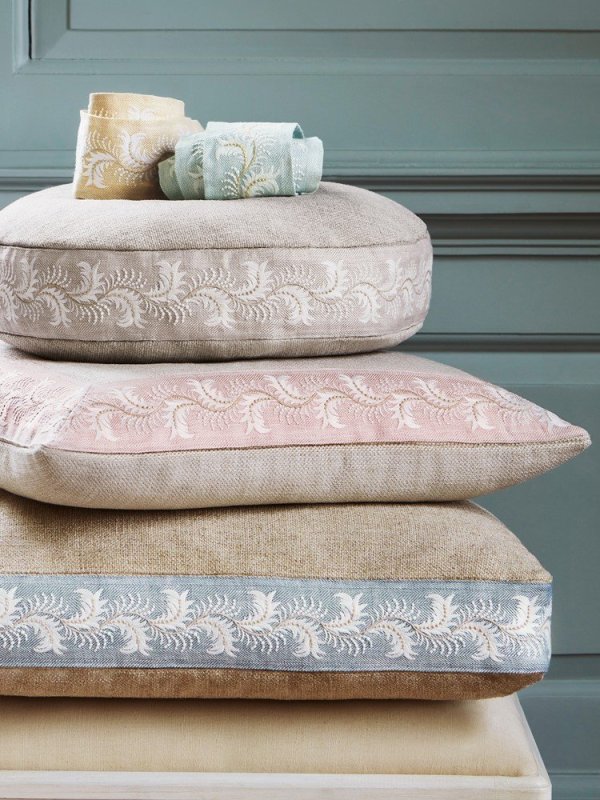 Feather Braid von Colefax and Fowler im Raum