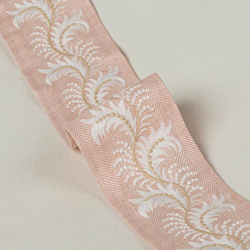 Feather Braid Pink – Bestickte Borte von Colefax and Fowler