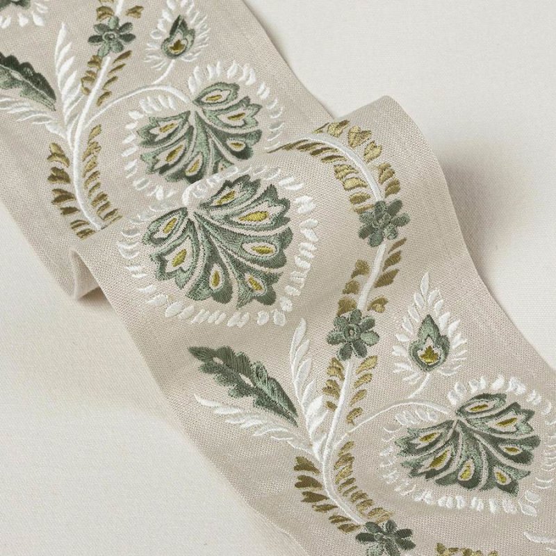 Florinda Braid Leaf Green – Bestickte Borte von Colefax and Fowler