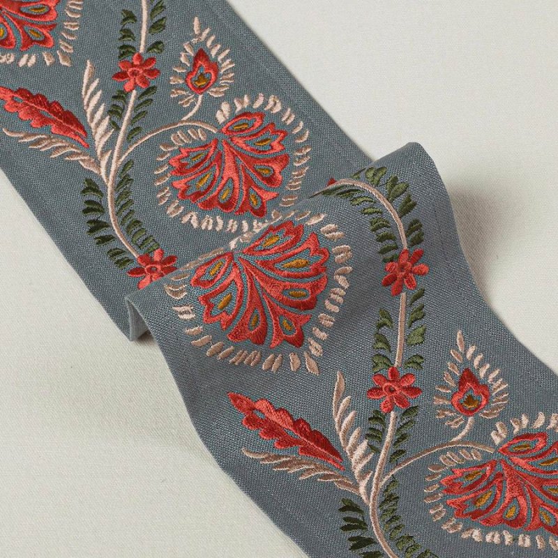 Florinda Braid Red/Slate – Bestickte Borte von Colefax and Fowler