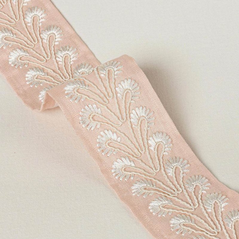 Preview: Juniper Braid Pink – Bestickte Borte von Colefax and Fowler