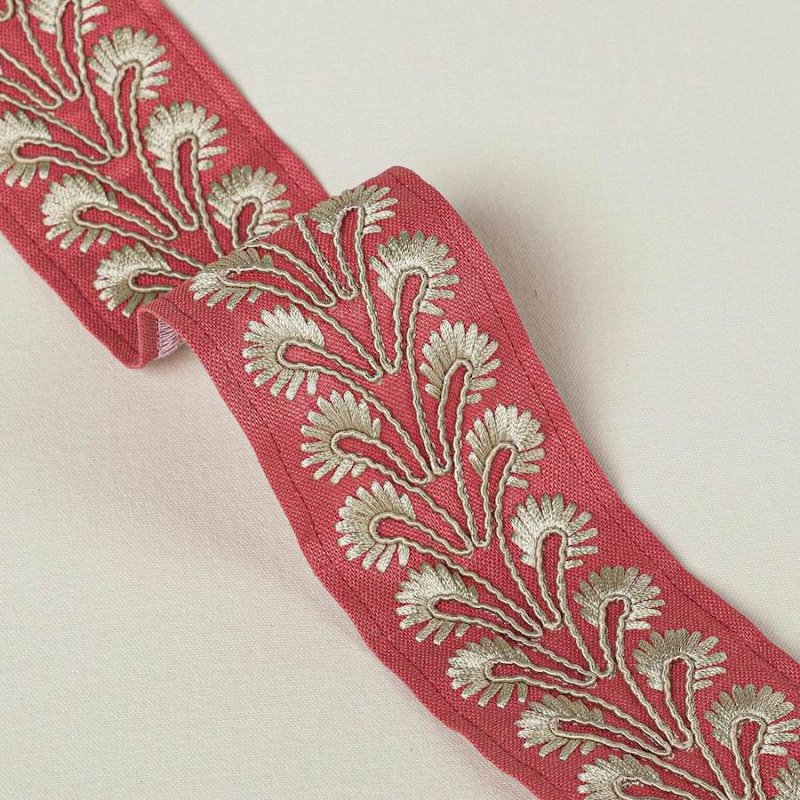Juniper Braid Red – Bestickte Borte von Colefax and Fowler