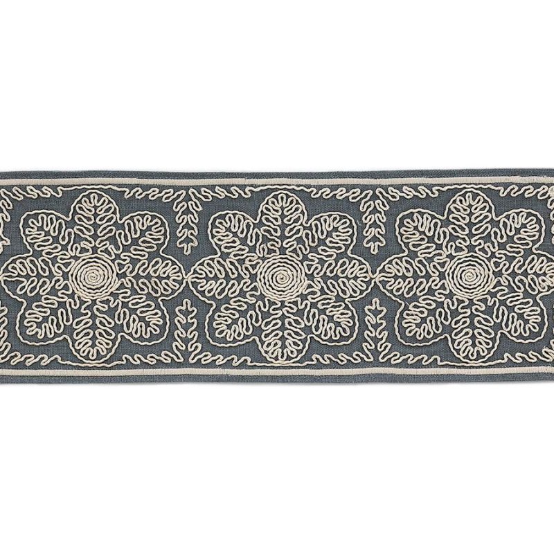Theodore Florette Braid Blue – Bestickte Borte von Colefax and Fowler