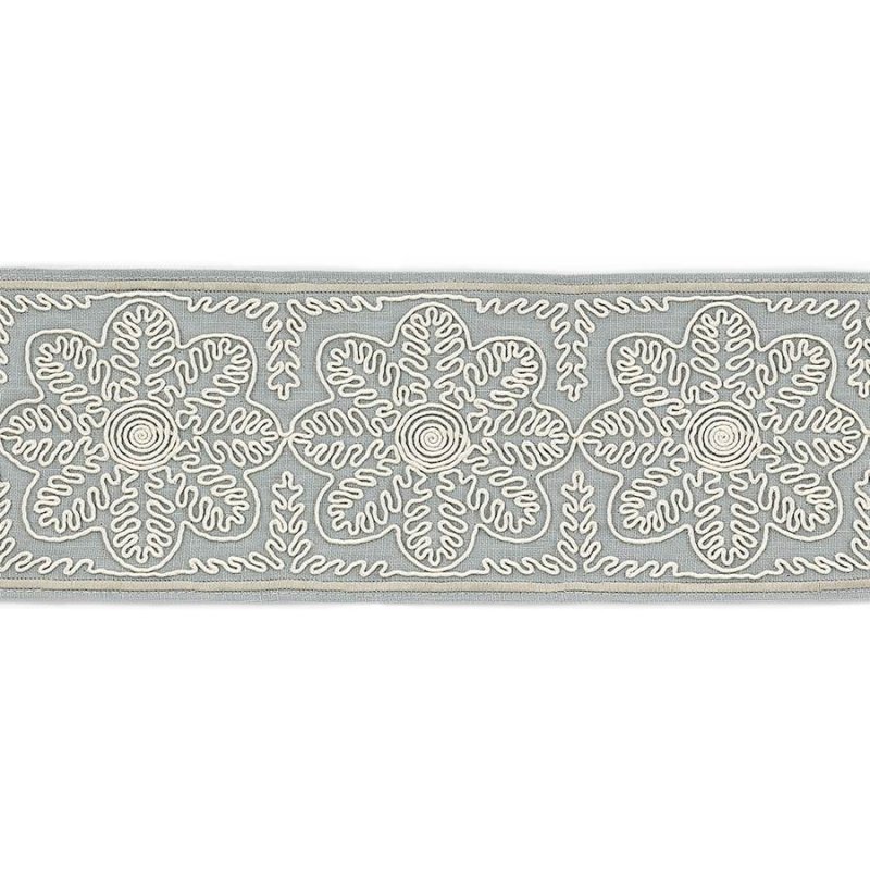 Theodore Florette Braid Old Blue – Bestickte Borte von Colefax and Fowler