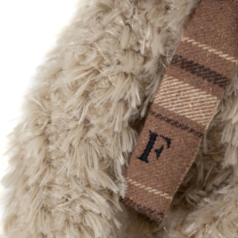 Preview: Gesticktes F Monogramm auf dem Schal des Teddybären Carlos
