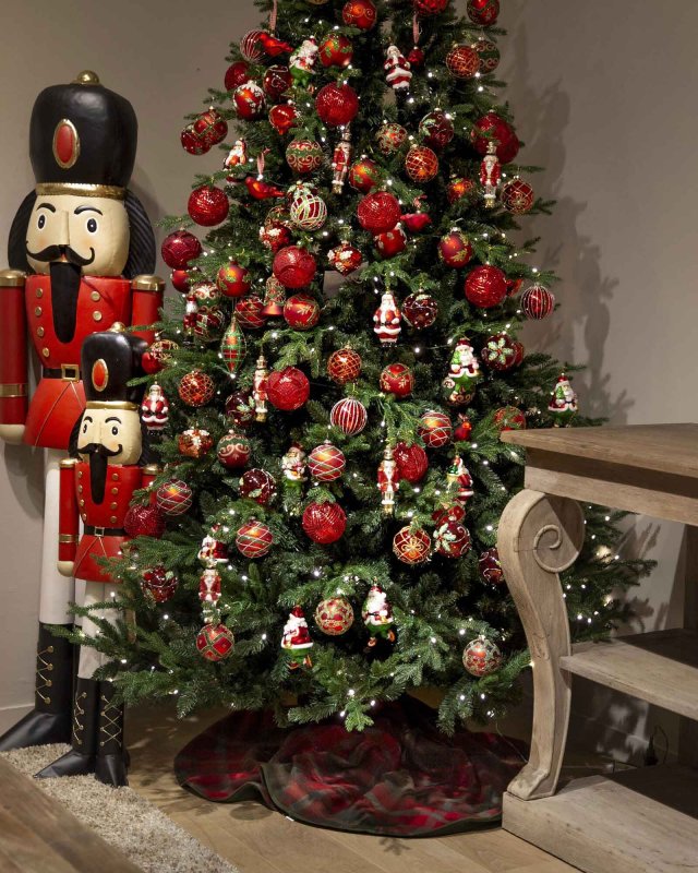 Preview: Geschmückter Weihnachtsbaum Pinus mit Nussknacker und Konsole