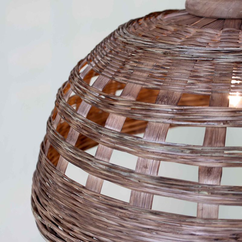 große Deckenleuchte aus Rattangeflecht