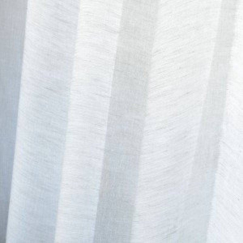 Gina Voile von Houlès im Raum