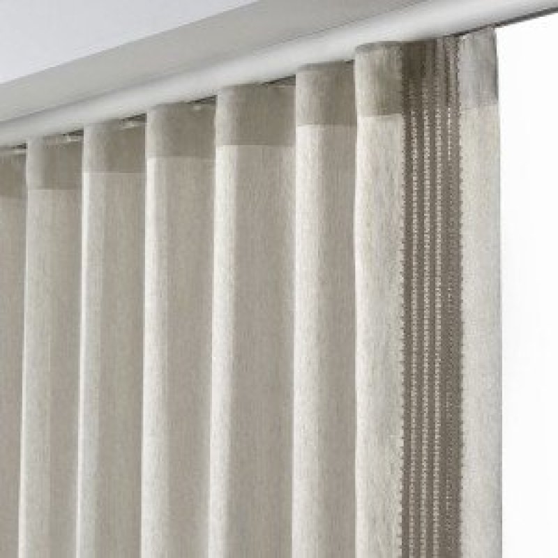 Grazia Voile von Houlès im Raum