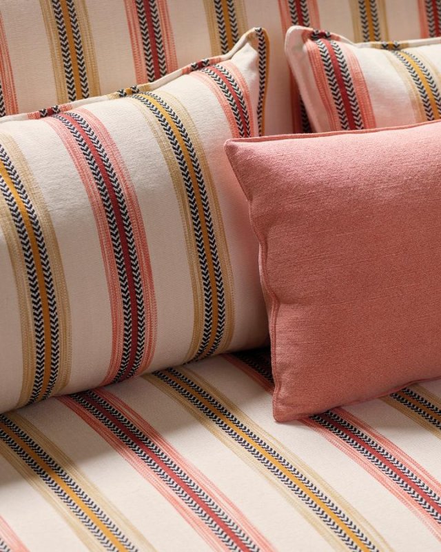 Camber Stripe von Jane Churchill im Raum
