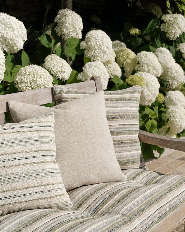 Raumansicht mit Stoffen von Jane Churchill, u. a. Finn Stripe