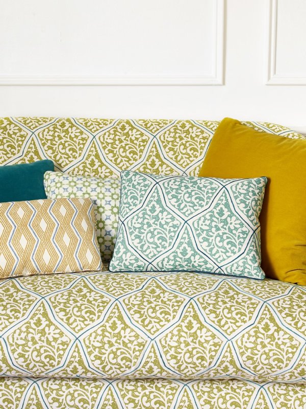 Detail eines Sofas aus Jane Churchill Hillier in Green