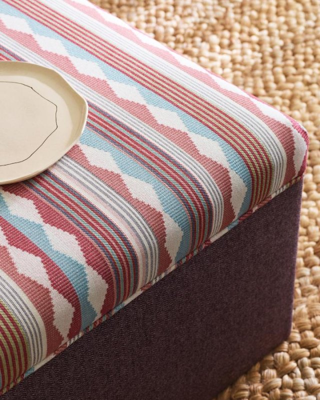 Ravi Stripe von Jane Churchill im Raum