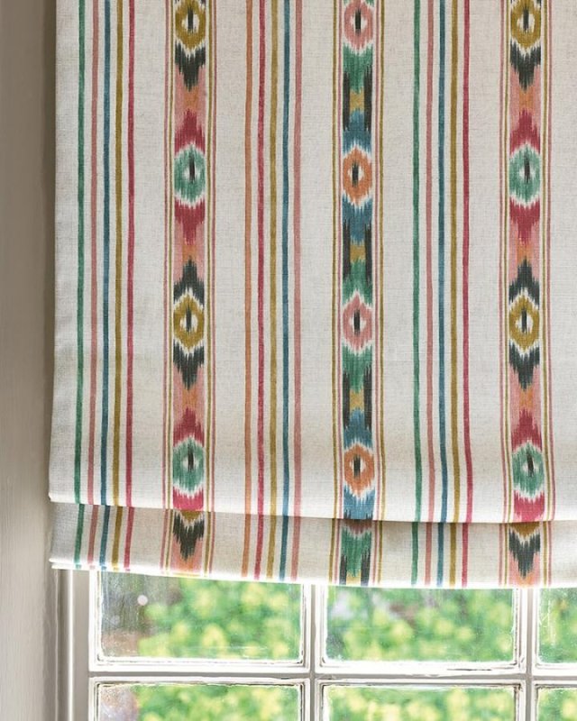 Sitari Stripe von Jane Churchill im Raum