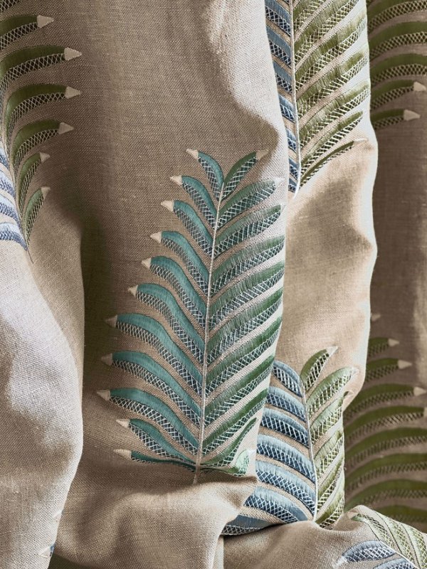 Detail der Stickerei von Jane Churchill Tambour