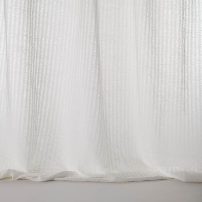 Alizee von Larsen in White